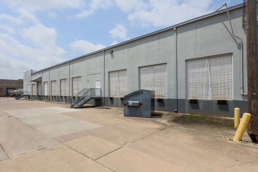 More Photos Of 3605 Willowbend Blvd, Houston Unknown For Lease