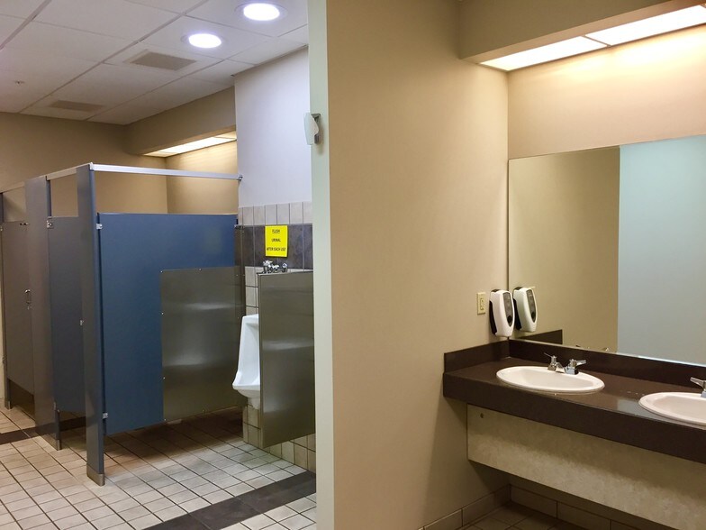 More Photos Of 9800 Connecticut St, Merrillville Office For Lease