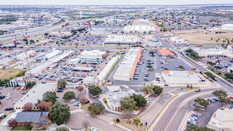 More Photos Of 102 Del Ct, Laredo Office For Lease