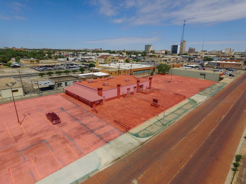 More Photos Of 1928 Buddy Holly Ave, Lubbock Bar For Sale