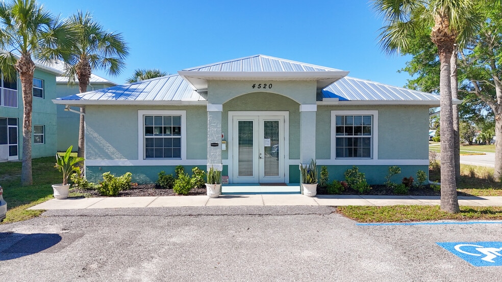 More Photos Of 4520 S Biscayne Dr, North Port Apartments For Sale