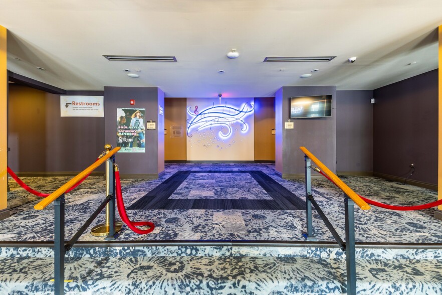 More Photos Of 12 N Saginaw St, Pontiac Storefront Retail Office For Sale