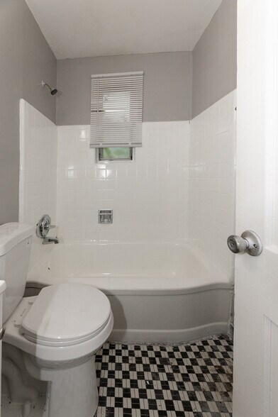 More Photos Of 1393 Lapaloma Cir, Memphis Apartments For Sale
