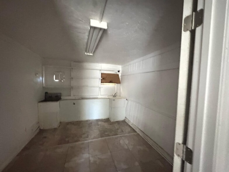 More Photos Of 809 E Alsobrook St, Plant City Flex For Sale