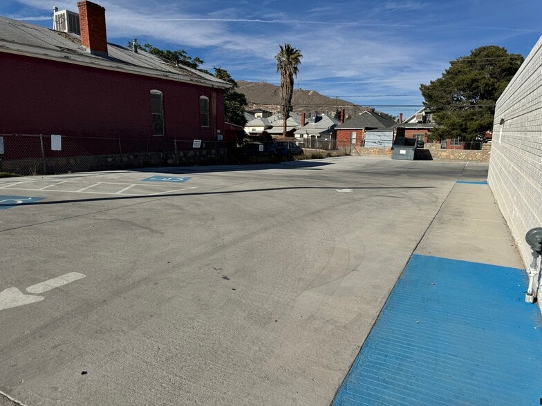 More Photos Of 1302 N Stanton St, El Paso Medical For Sale