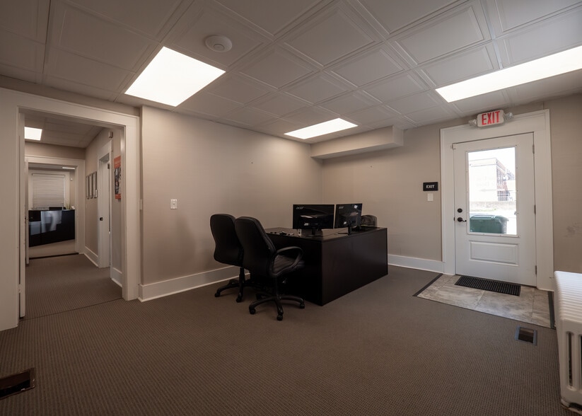 More Photos Of 15 N Franklin St, Delaware Office For Sale