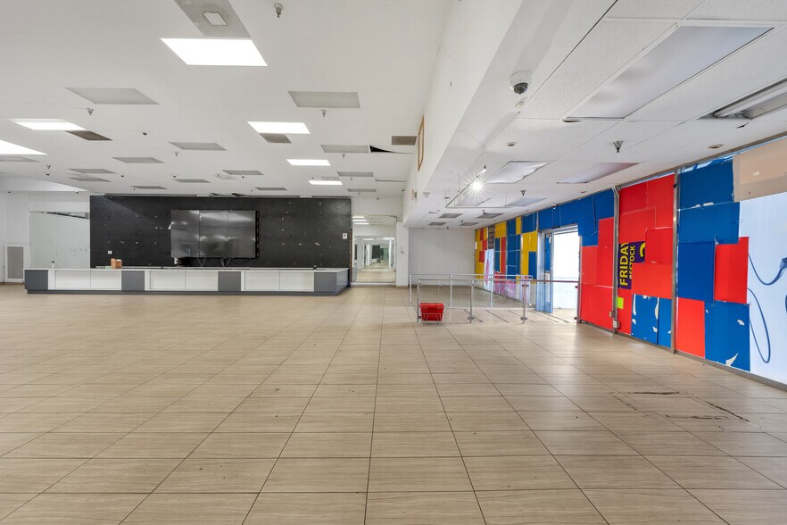 More Photos Of 6315-6323 Pacific Blvd, Huntington Park Storefront For Lease