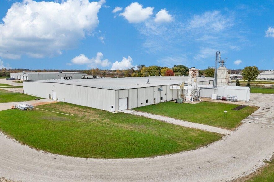 More Photos Of 1100 11th St, Charles City Warehouse For Sale