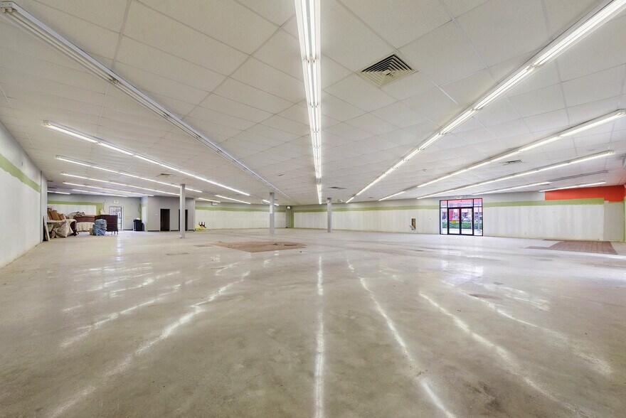 More Photos Of 1500 Pittsburgh St, Cheswick Freestanding For Lease