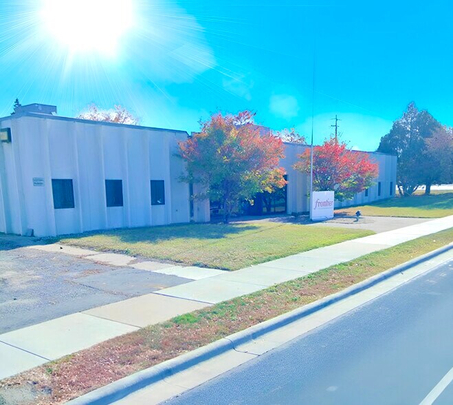 More Photos Of 2378 Wilshire Blvd, Mound Warehouse For Lease