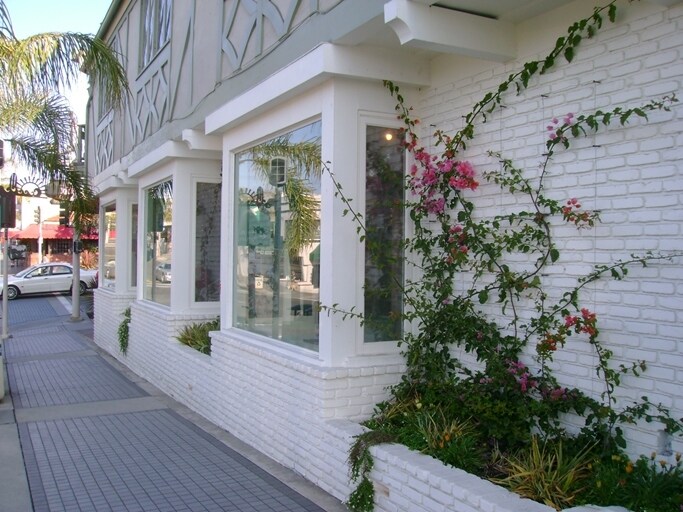 More Photos Of 300 Manhattan Beach Blvd, Manhattan Beach Storefront Retail Office For Lease