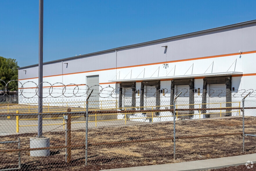 More Photos Of 4545 Qantas Ln, Stockton Manufacturing For Lease