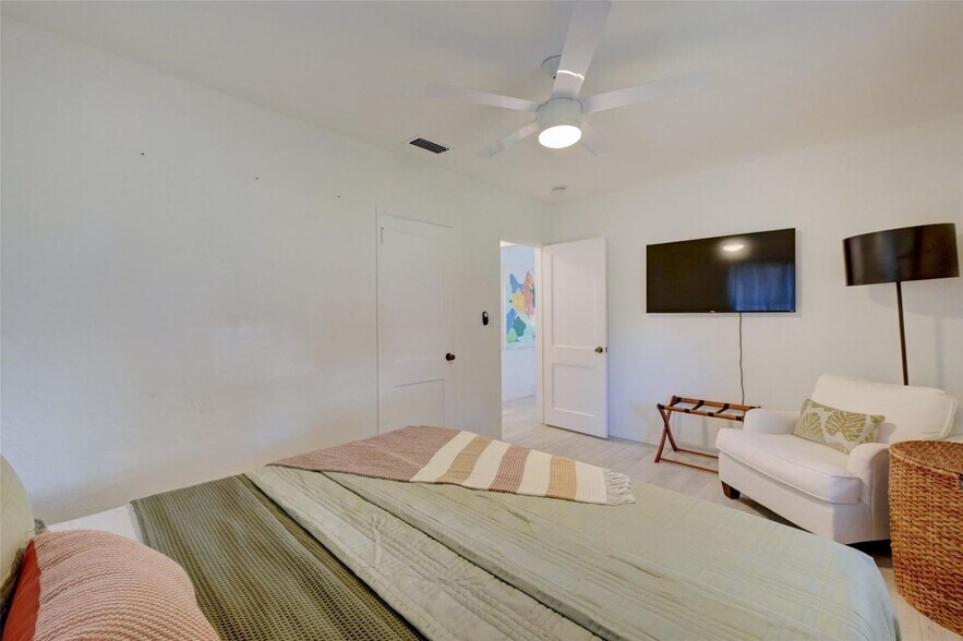 More Photos Of 1944 NE 5th St, Deerfield Beach Apartments For Sale