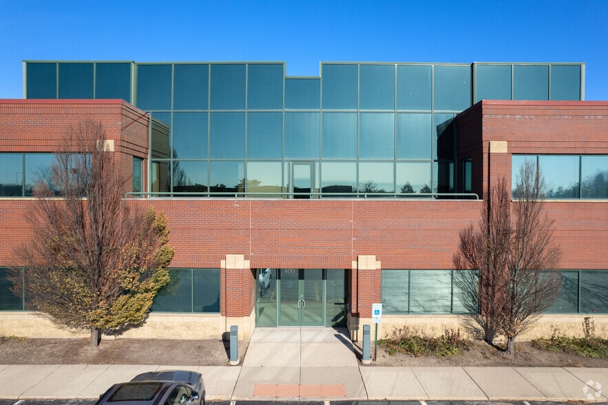 More Photos Of 400 N Lakeview Pky, Vernon Hills Office For Lease