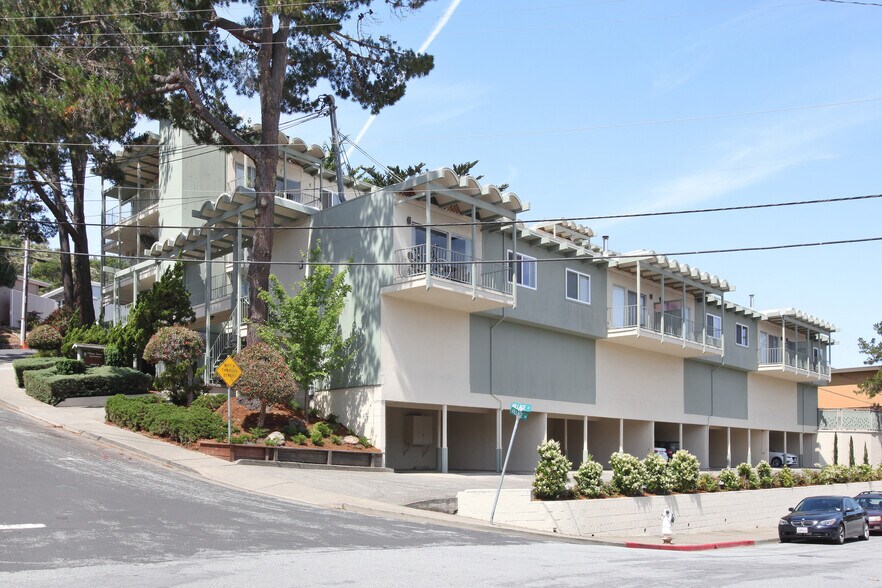 More Photos Of 2200 Village Ct, Belmont Apartments For Sale