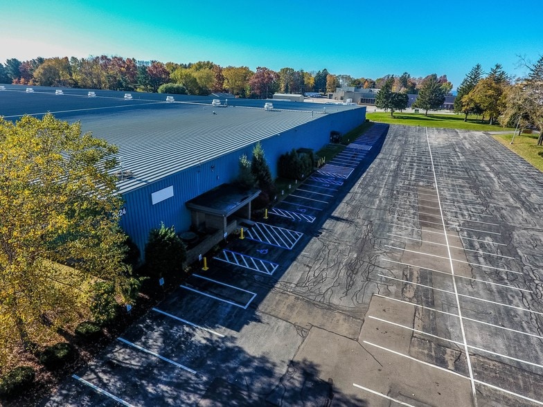 More Photos Of 2024 Hawthorne Ave, Saint Joseph Distribution For Lease