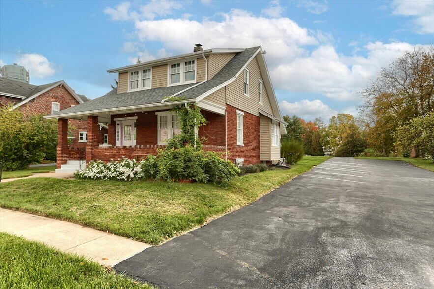 More Photos Of 1918 Carlisle Rd, York Office Residential For Sale