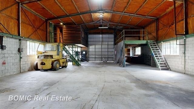 More Photos Of 9010 Dixie Hwy, Birch Run Warehouse For Lease