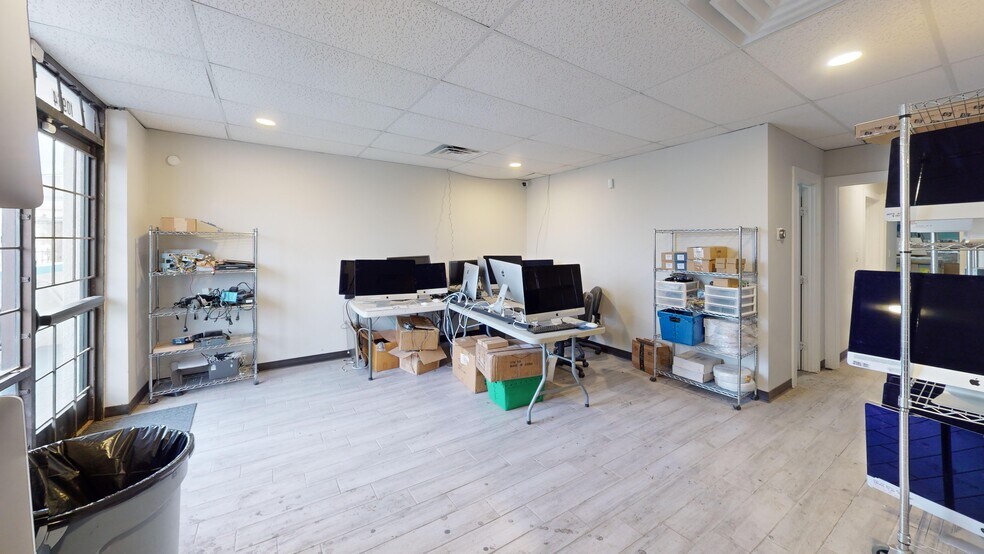 More Photos Of 10964-10966 Shady Trl, Dallas Distribution For Sale