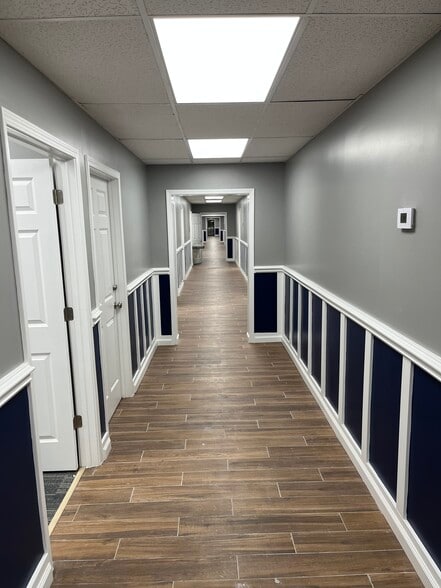 More Photos Of 7505 Sussex Dr, Florence Medical For Lease