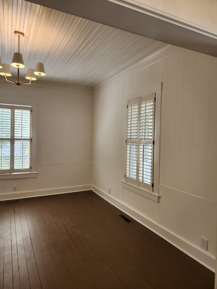 More Photos Of 206-208 W Richardson Ave, Summerville Freestanding For Lease