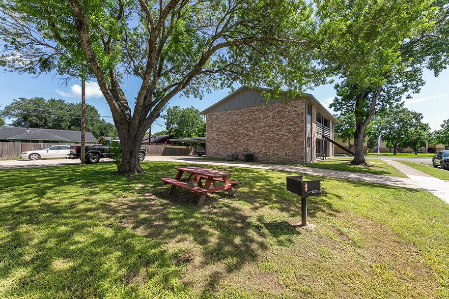 More Photos Of 101-112 Deerwood Dr, Victoria Apartments For Sale