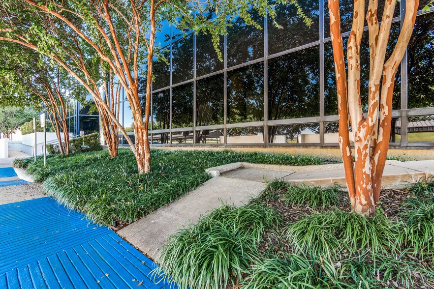 More Photos Of 1425 Greenway Dr, Irving Office For Lease