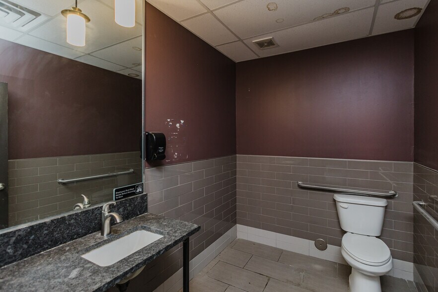 More Photos Of 1001 W Douglas Ave, Wichita Storefront For Sale