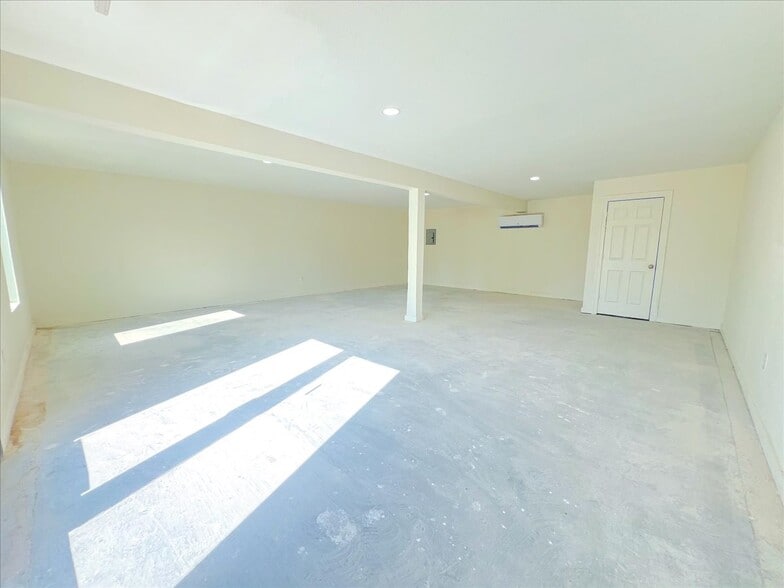 More Photos Of 7704 Irvington Blvd, Houston General Retail For Sale