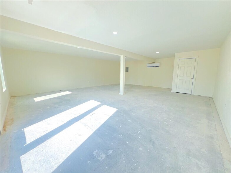 More Photos Of 7704 Irvington Blvd, Houston General Retail For Lease