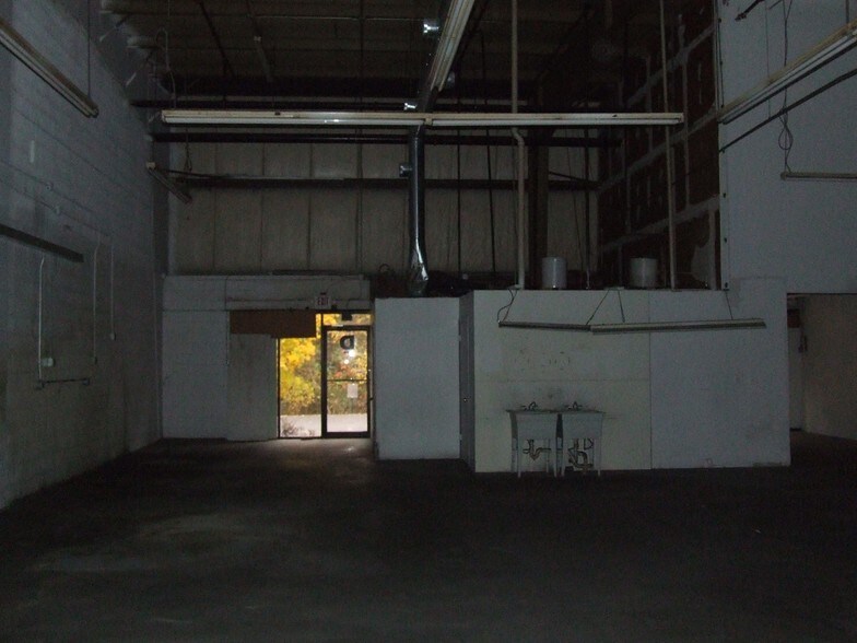 More Photos Of 876 N Lenola Rd, Moorestown Warehouse For Lease