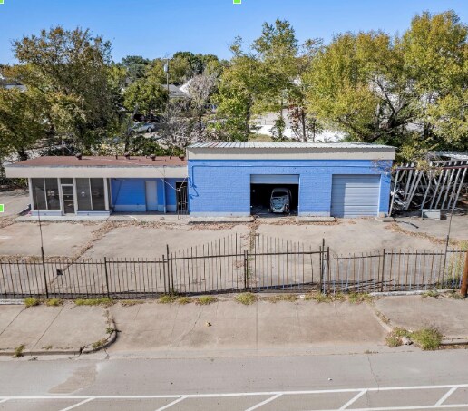 Primary Photo Of 1111 Fort Worth Ave, Dallas Auto Repair For Sale