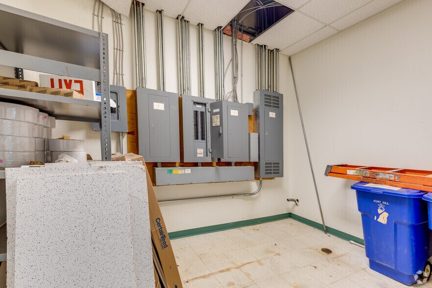 More Photos Of 1801 SW 11th St, Lawton Office For Sale