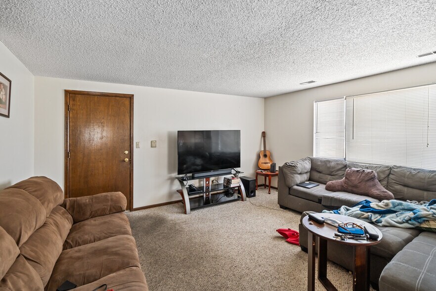 More Photos Of 1701 Warren Ave, Longmont Apartments For Sale