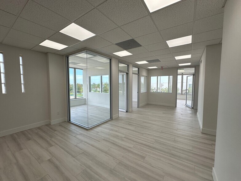 More Photos Of 226-230 N Beach St, Daytona Beach Office For Sale