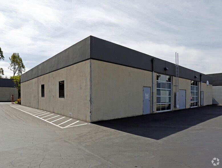 More Photos Of 3195 Airport Loop Dr, Costa Mesa Light Manufacturing For Lease