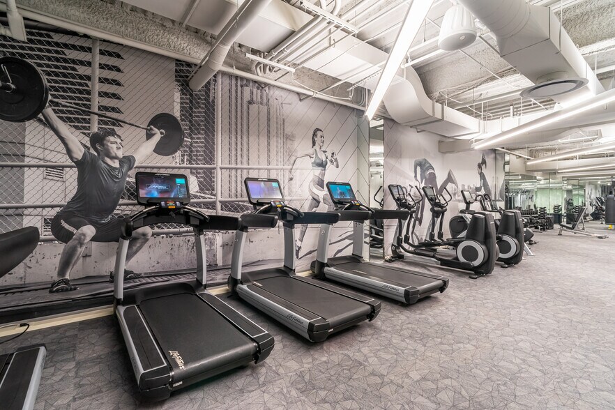 More Photos Of 6400 Shafer Ct, Rosemont Office For Lease