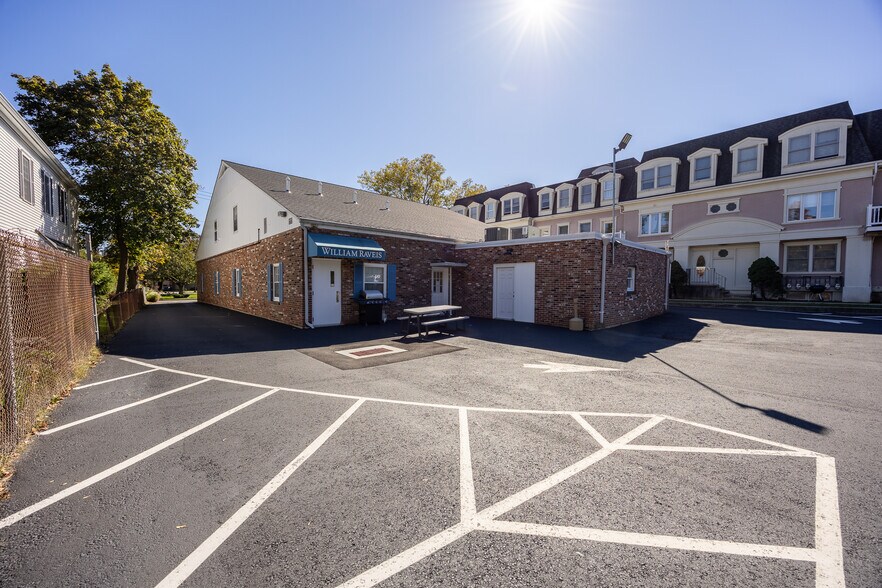 More Photos Of 179 N Broad St, Milford Medical For Lease