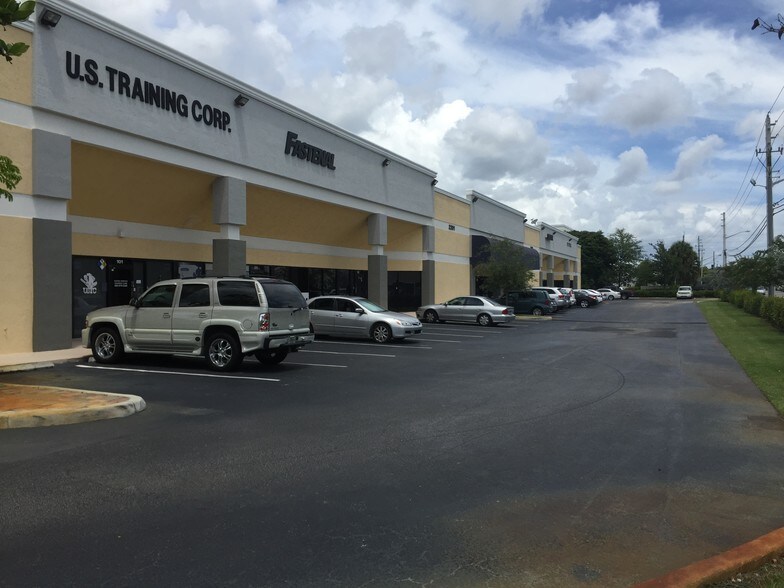 More Photos Of 2201 N Andrews Ave, Pompano Beach Showroom For Lease