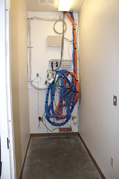 More Photos Of 908 NW 6th St, Tulia Freestanding For Sale