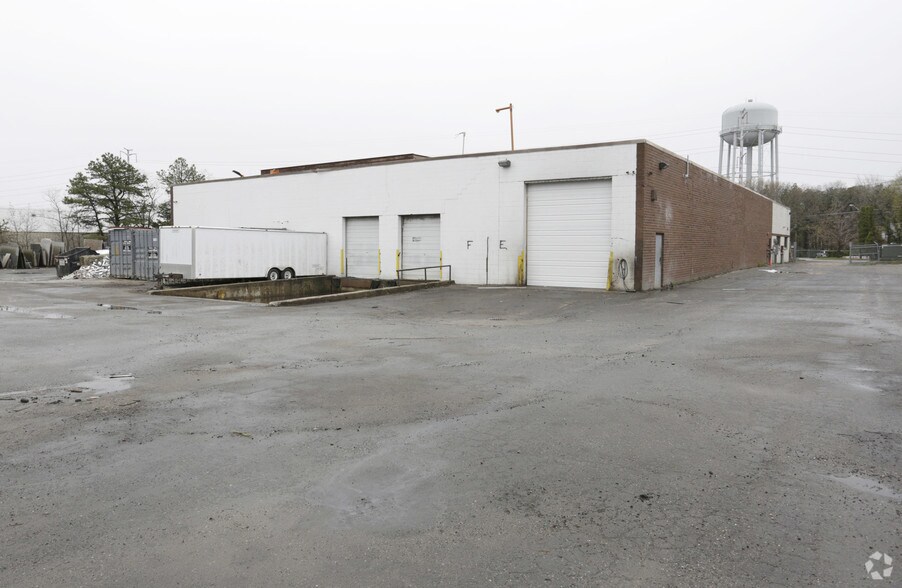 More Photos Of 163 Bridge Rd, Islandia Warehouse For Lease