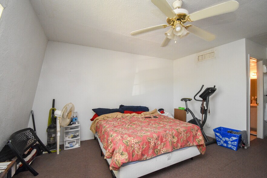 More Photos Of 1805 Rosemary Ave, Victoria Apartments For Sale