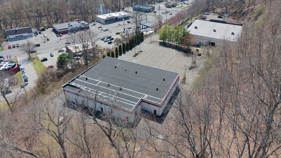 More Photos Of 20 Federal Rd, Brookfield Storefront For Lease