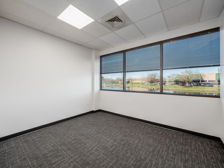 More Photos Of 438 E Wilson Bridge Rd, Worthington Coworking Space