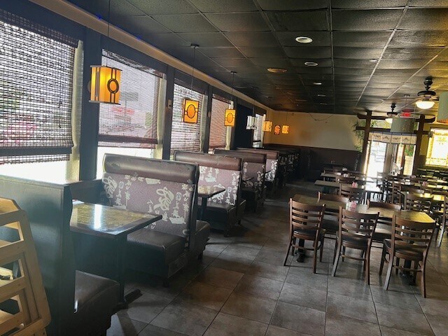 More Photos Of 1975 W Broadway Blvd, Sedalia Restaurant For Sale