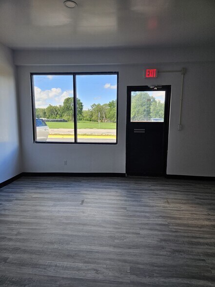 More Photos Of 2610-2626 Kilburn Ave, Rockford Storefront For Lease