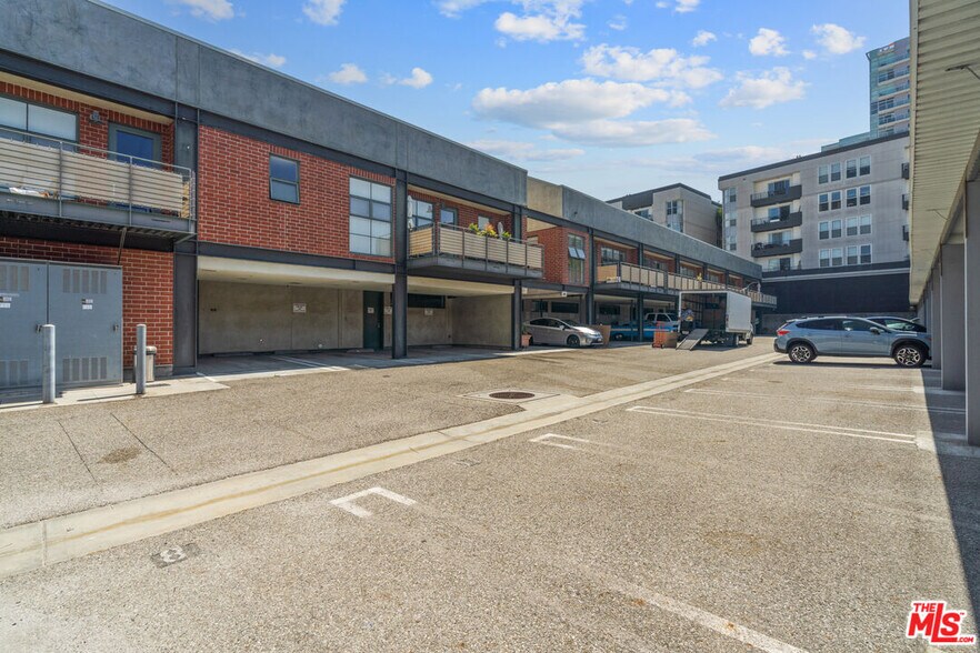 More Photos Of 1046 Princeton Dr, Venice Loft Creative Space For Sale