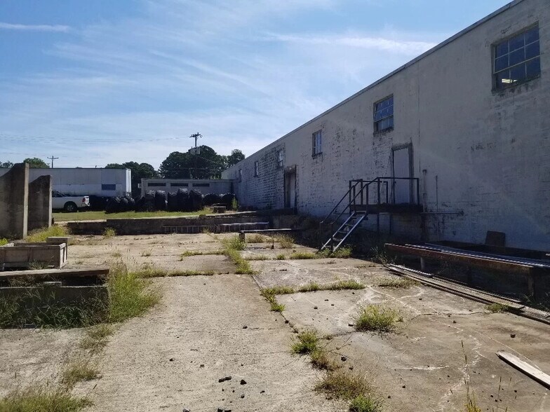 More Photos Of 5021 Statesville Rd, Charlotte Warehouse For Sale