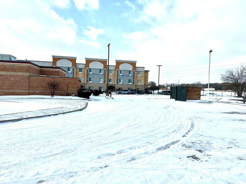 More Photos Of 18902 Northline Rd, Southgate Fast Food For Sale