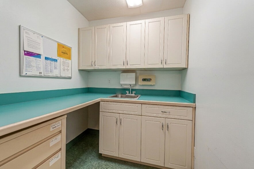 More Photos Of 3250 Sunrise Hwy, Islip Terrace Medical For Sale